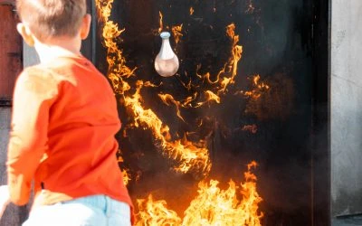 Een brand blussen met een… bloemenvaas